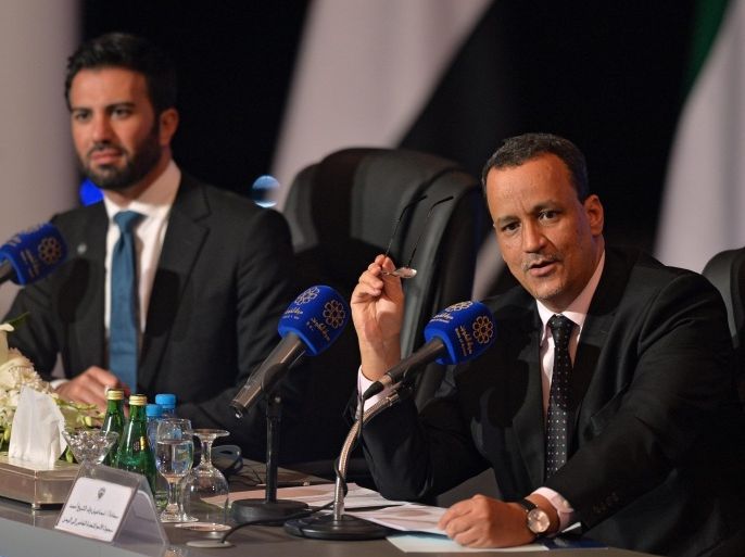 UN Special Envoy for Yemen Ismail Ould Cheikh Ahmed (R) and his spokesman Charbel Raji (L) attend a press conference at Kuwait's information ministry in Kuwait City, Kuwait, 22 April 2016. UN-brokered peace talks between the Saudi-backed Yemeni government and the Houthi rebels kicked off on 21 April in Kuwait in an attempt to end a year-long war and allow the resumption of inclusive political dialogue in the war-affected Arab country.