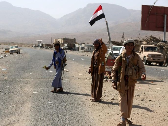 Pro-government tribal fighters man a checkpoint at the Mafraq al-Jawf crossroad near the Furdhat Nihem area after Yemen's army took it from Houthi militants near the capital Sanaa February 3, 2016. REUTERS/Ali Owidha
