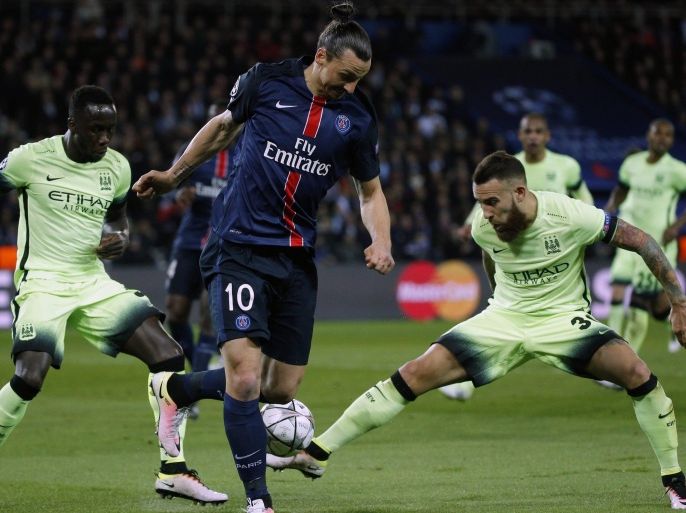 Zlatan Ibrahimovic of Paris Saint Germain (C) fights for the ball with Bacary Sagna of Manchester City (L) and Nicolas Otamendi of Manchester City (R) during the UEFA Champions League quarter final first leg soccer match between Paris Saint-Germain and Manchester City FC at the Parc des Princes Stadium in Paris, France, 06 April 2016.