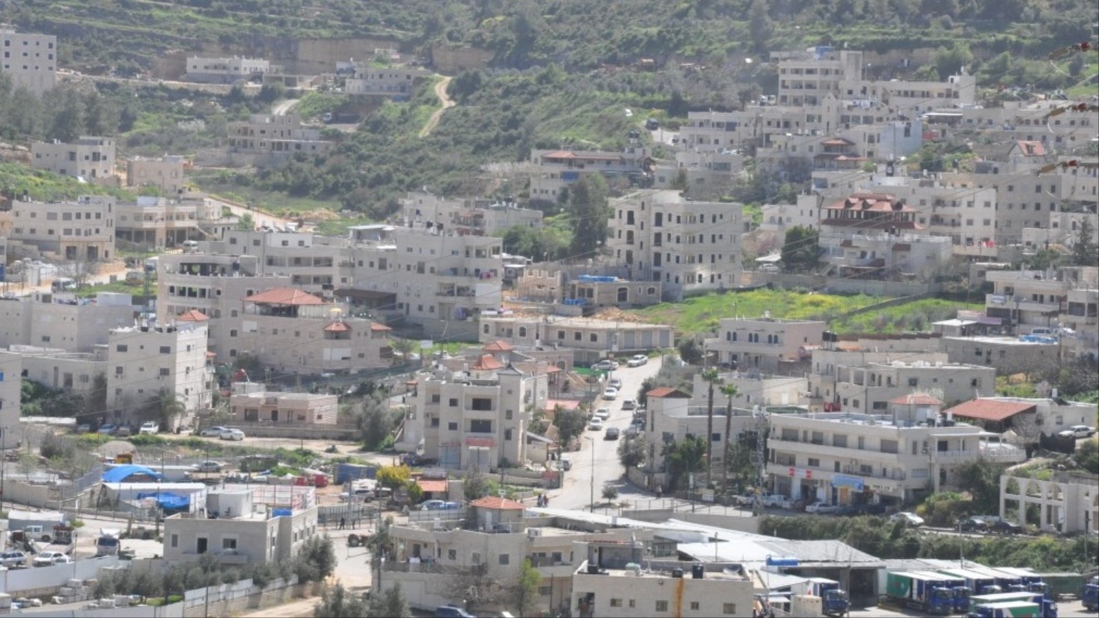 ‪القدس الكبرى تحول القرى الفلسطينية داخل الخط الأخضر إلى كانتونات كما هي قرية أبو غوش‬ (الجزيرة نت)