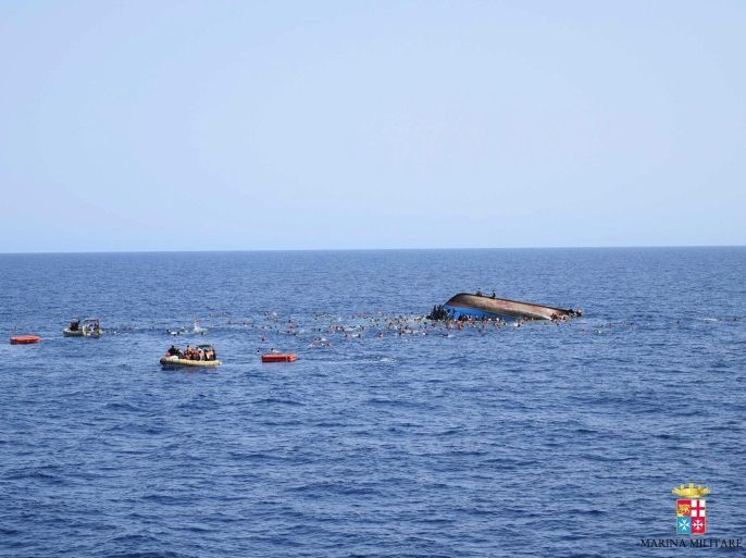 Migrants are rescued from a capsized boat during a rescue operation by Italian navy ships "Bettica" and "Bergamini" off the coast of Libya in this handout picture released by the Italian Marina Militare on May 25, 2016. Marina Militare/Handout via REUTERS ATTENTION EDITORS - THIS PICTURE WAS PROVIDED BY A THIRD PARTY. FOR EDITORIAL USE ONLY.
