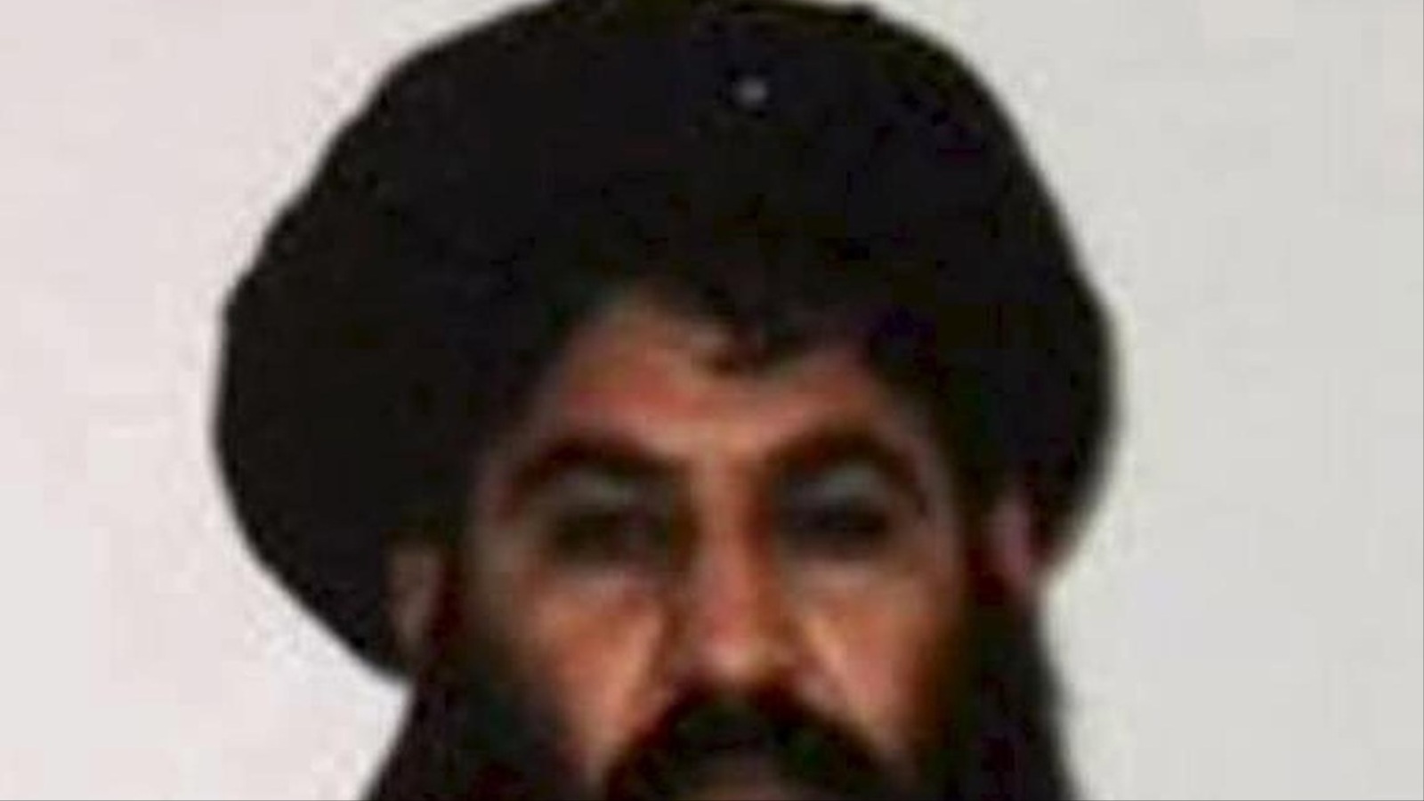 ‪مصادر ذكرت أن زعيم طالبان السابق الملا أختر منصور قُتل بعد عودته من إيران‬ (رويترز)