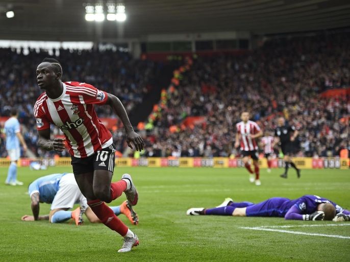 Britain Football Soccer - Southampton v Manchester City - Barclays Premier League - St Mary's Stadium - 1/5/16 Sadio Mane celebrates after scoring the the fourth goal for Southampton and completing his hat trick Reuters / Dylan Martinez Livepic EDITORIAL USE ONLY. No use with unauthorized audio, video, data, fixture lists, club/league logos or "live" services. Online in-match use limited to 45 images, no video emulation. No use in betting, games or single club/league/player publications. Please contact your account representative for further details.
