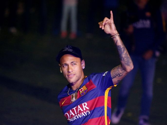Barcelona's Neymar salutes the crowd during a ceremony celebrating the club's season at Camp Nou stadium in Barcelona, Spain, May 23, 2016. REUTERS/Albert Gea