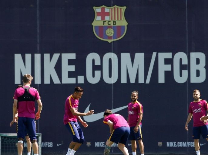 Football Soccer - Barcelona training - Joan Gamper training camp, Barcelona, Spain - 21/5/16 - Barcelona's players attend a training session prior to the Spanish Kings Cup final against Sevilla. REUTERS/Albert Gea