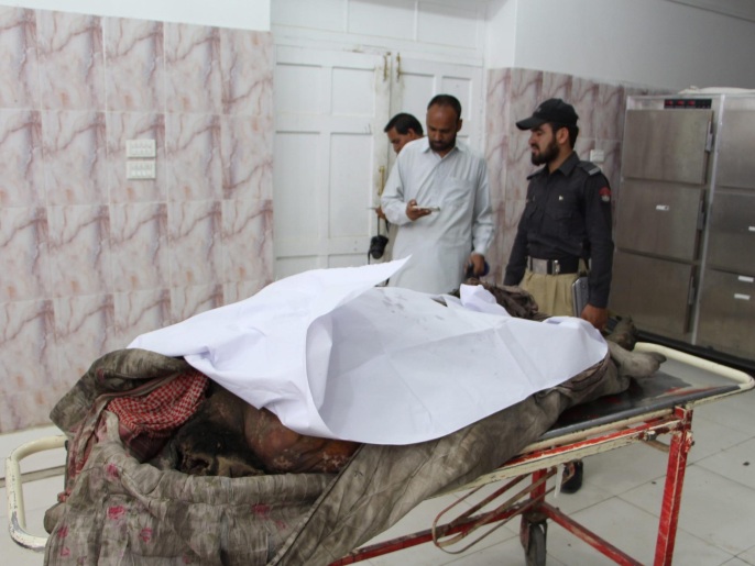 ‪جثة يرجح أنها لزعيم طالبان أو لمرافقه بعد نقلها إلى مستشفى كويتا في باكستان‬ (الأوروبية)