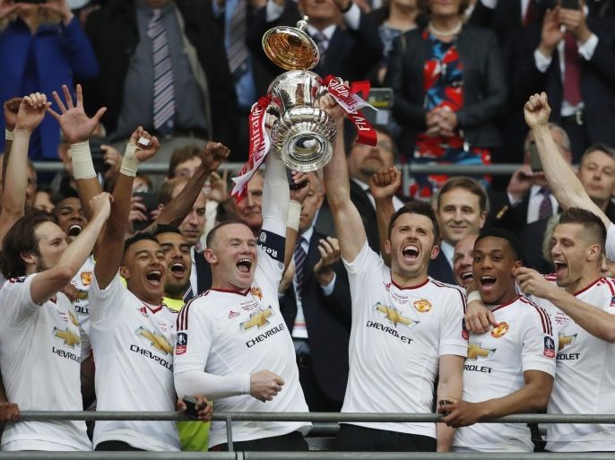 Britain Football Soccer - Crystal Palace v Manchester United - FA Cup Final - Wembley Stadium - 21/5/16 Manchester United's Wayne Rooney and Michael Carrick lift the trophy as they celebrate winning the FA Cup with teammates Action Images via Reuters / John Sibley Livepic EDITORIAL USE ONLY. No use with unauthorized audio, video, data, fixture lists, club/league logos or "live" services. Online in-match use limited to 45 images, no video emulation. No use in betting, games or single club/league/player publications. Please contact your account representative for further details.