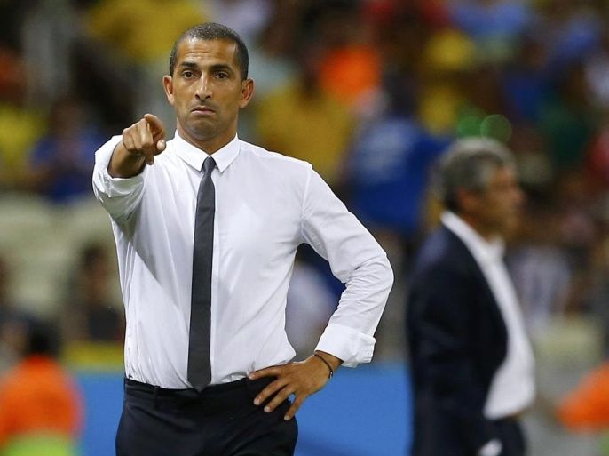 Ivory Coast's coach Sabri Lamouchi gestures as Greece's coach Fernando Santos stands in the background during their 2014 World Cup Group C soccer match at the Castelao arena in Fortaleza June 24, 2014. REUTERS/Marcelo Del Pozo (BRAZIL - Tags: SOCCER SPORT WORLD CUP)