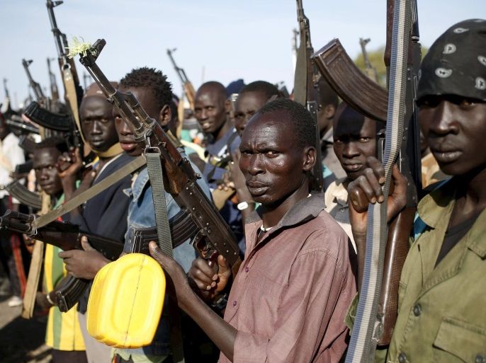 Jikany Nuer White Army fighters holds their weapons in Upper Nile State, South Sudan February 10, 2014. REUTERS/Goran Tomasevic/File Photo