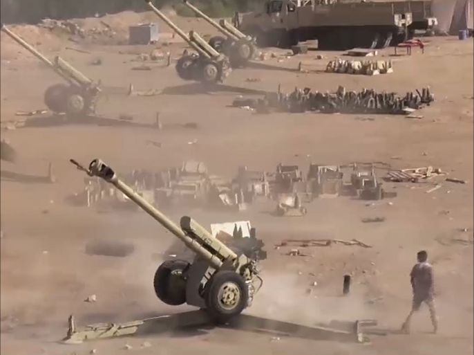 ونشرت القوات العراقية مدفعية ثقيلة في محيط جزيرة الخالدية، كما أظهرت صورٌ القواتِ العراقية وهي تقصف المنطقة بمختلف أنواع الأسلحة.