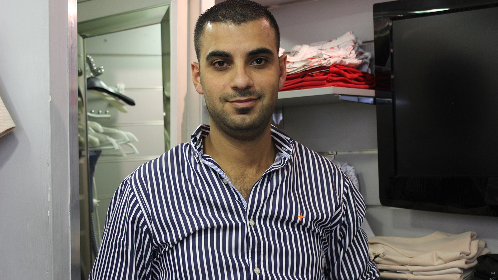 ‪قرش: التوجه للمراكز التجارية الإسرائيلية يحرم المحلات الفلسطينية من المتسوقين‬ (الجزيرة نت)