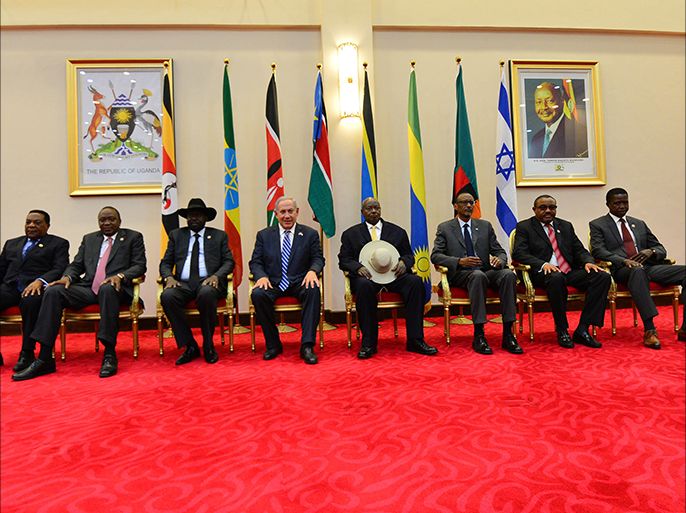 صورة رئيس الوزراء نتنياهو في مستهل القمة التي عقدها أمس في عنتيبي مع سبعة زعماء أفارقة