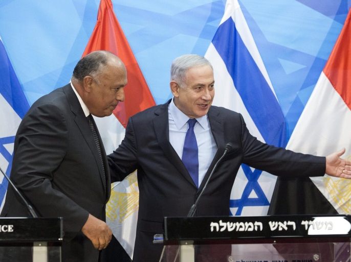 Israeli Prime Minister Benjamin Netanyahu (R) welcomes the Egyptian Foreign Minister Sameh Shoukry (L) during a joint brief statement to the media at the Prime Minister's office in Jerusalem, Israel, 10 July 2016. Shoukry arrived in Israel to discuss an Egyptian initiative to resume the Israeli-Palestinian peace talks.