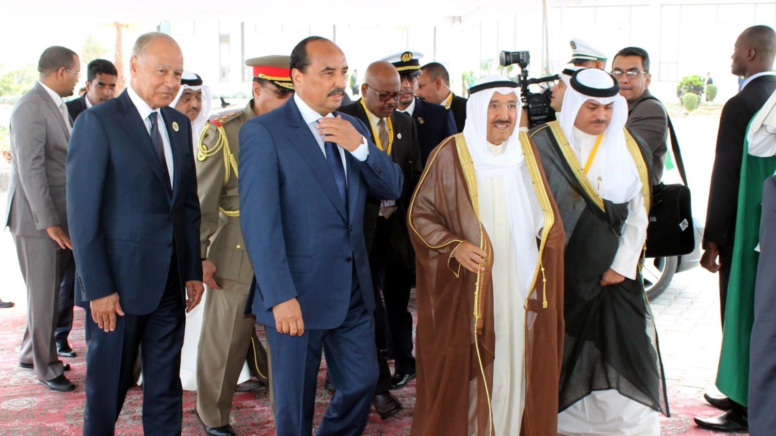 أمير الكويت الشيخ صباح الأحمد الجابر الصباح كان في طليعة من وصلوا نواكشوط لحضور القمة (الأوروبية)