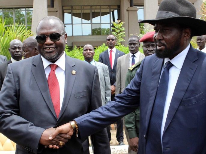 (FILE) A file photo dated 29 April 2016 shows South Sudan President Salva Kiir (R) shaking hands with former rebel leader and First Vice-President Riek Machar (L) after a new unity government was sworn-in, Juba, South Sudan. Reports on 10 July 2016 said hundreds were killed in two days of renewed fighting between supporters of President Salva Kiir and Vice-President Riek Machar. The UN Security Council condemned the fighting that erupted in Juba, the worst violence sinc