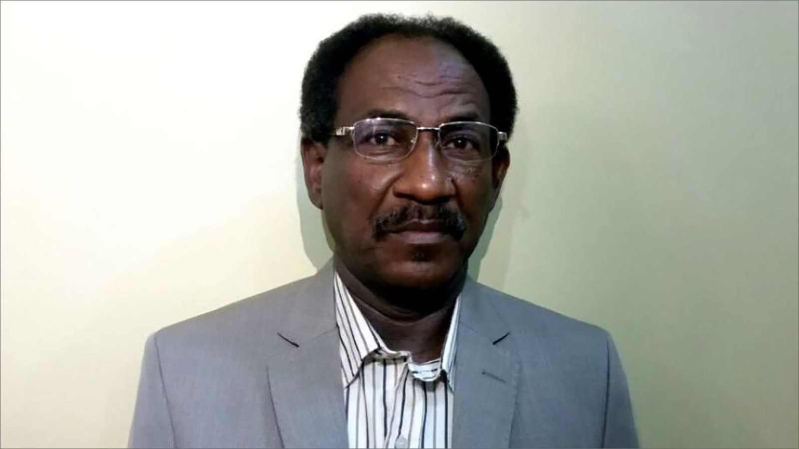 المهل: السودانيون يهربون إلى العملات الحرة للمحافظة على قيمة مدخراتهم (الجزيرة)