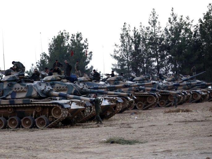Turkish soldiers stand on tanks at the Syrian border as part of their offensive against the so-called Islamic State (IS) militant group in Syria, in Karkamis district of Gaziantep, Turkey, 24 August 2016. The Turkish army launched an offensive operation against IS in Syria's Jarablus with its war jets and army troops in coordination with the US led coalition war planes.