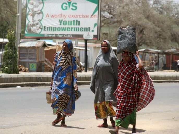 Women flee with their belongings on the road in Maiduguri in Borno State, Nigeria May 14, 2015. At least six civilians and six members of a youth vigilante group were killed in an attack by Boko Haram militants on Nigeria's northeastern city Maiduguri, two military sources said on Thursday. REUTERS/Stringer