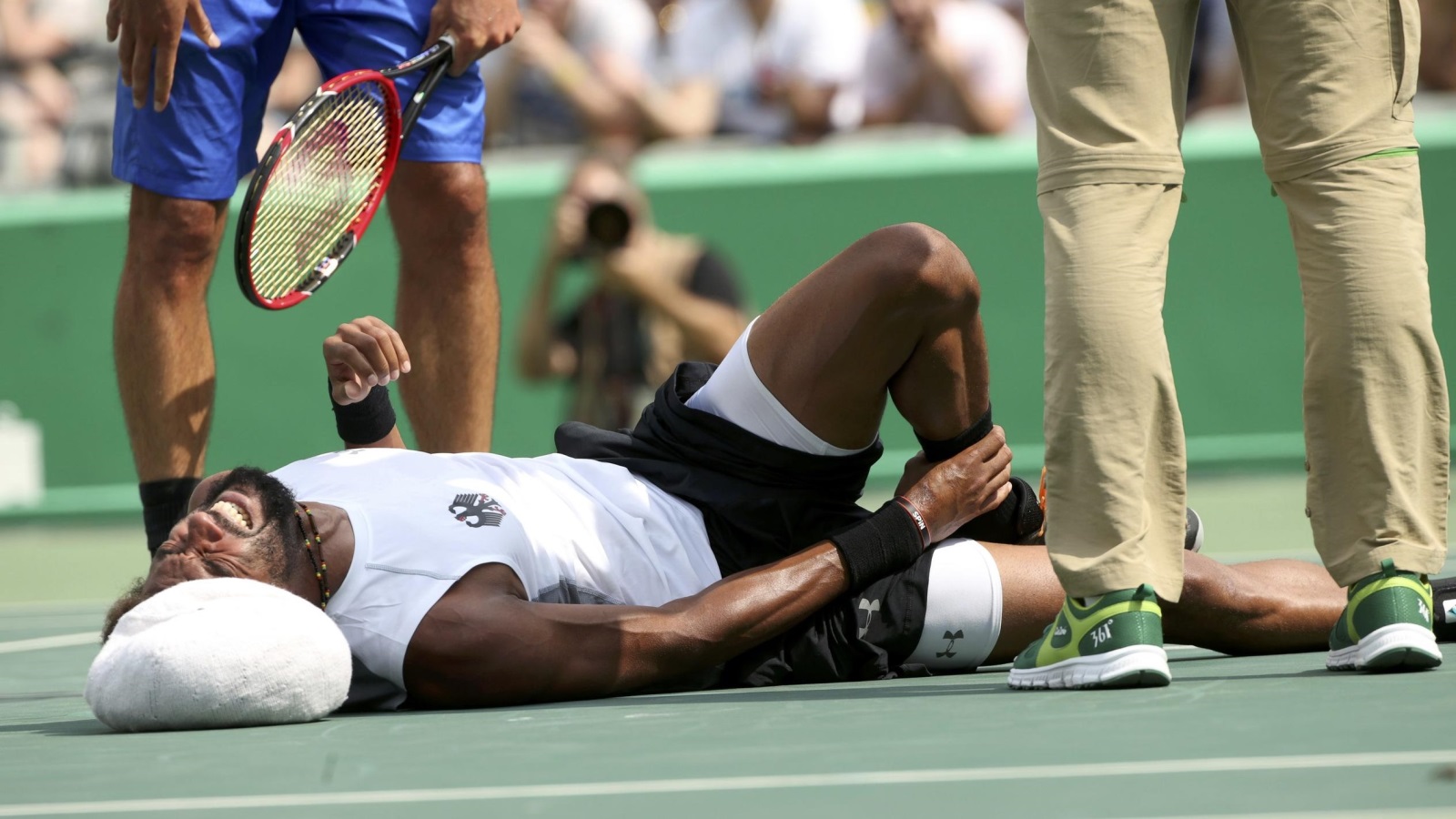 الألماني داستين براون أصيب بالتواء في الكاحل خلال منافسات التنس (رويترز)
