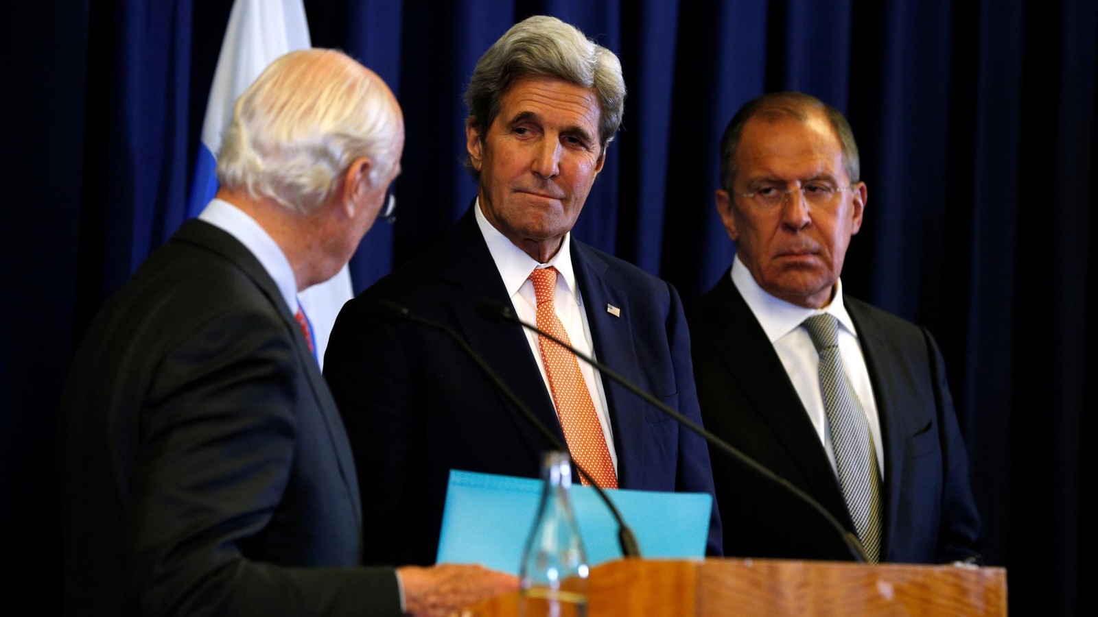 المعارضة السورية تساءلت عن أسباب تغييبها عن أجواء اتفاق جنيف (رويترز)