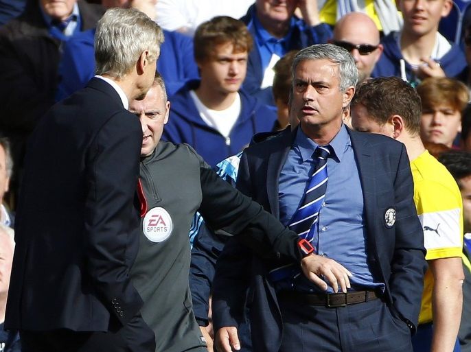 Chelsea manager Jose Mourinho (R) and his Arsenal counterpart Arsene Wenger (L) react during their English Premier League soccer match at Stamford Bridge in London October 5, 2014. REUTERS/Eddie Keogh (BRITAIN - Tags: SPORT SOCCER) NO USE WITH UNAUTHORIZED AUDIO, VIDEO, DATA, FIXTURE LISTS, CLUB/LEAGUE LOGOS OR "LIVE" SERVICES. ONLINE IN-MATCH USE LIMITED TO 45 IMAGES, NO VIDEO EMULATION. NO USE IN BETTING, GAMES OR SINGLE CLUB/LEAGUE/PLAYER PUBLICATIONS. FOR EDITORIAL USE ONLY. NOT FOR SALE FOR MARKETING OR ADVERTISING CAMPAIGNS