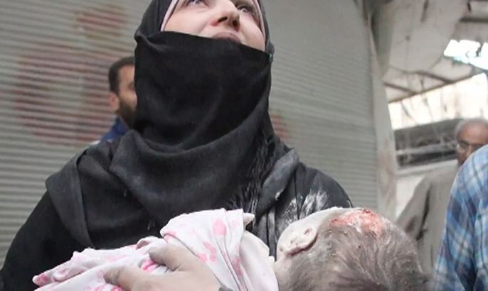 ناشطون يوثقون بعدساتهم مشاهد لقصف حلب
