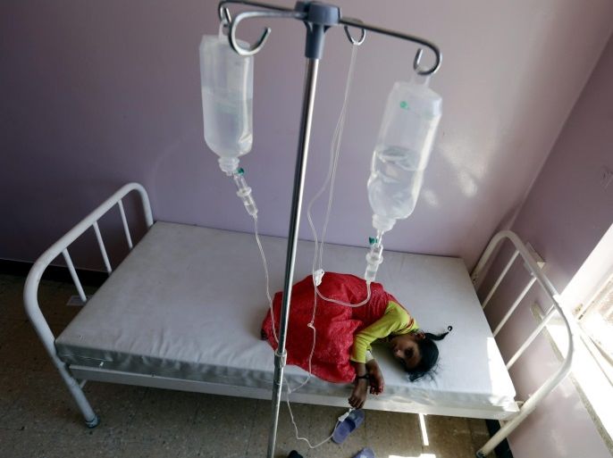epaselect epa05581194 A Yemeni girl suffering from cholera, receives medical treatment at a hospital in Sana'a, Yemen, 11 October 2016. According to reports, Yemen has officially announced the occurrence of 11 confirmed cholera cases and 17 suspected cases among population last week in the capital Sana'a.