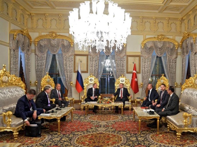Russian President Vladimir Putin meets with Turkish President Tayyip Erdogan in Istanbul, Turkey, October 10, 2016. Sputnik/Kremlin/Alexei Druzhinin via REUTERS ATTENTION EDITORS - THIS IMAGE WAS PROVIDED BY A THIRD PARTY. EDITORIAL USE ONLY.