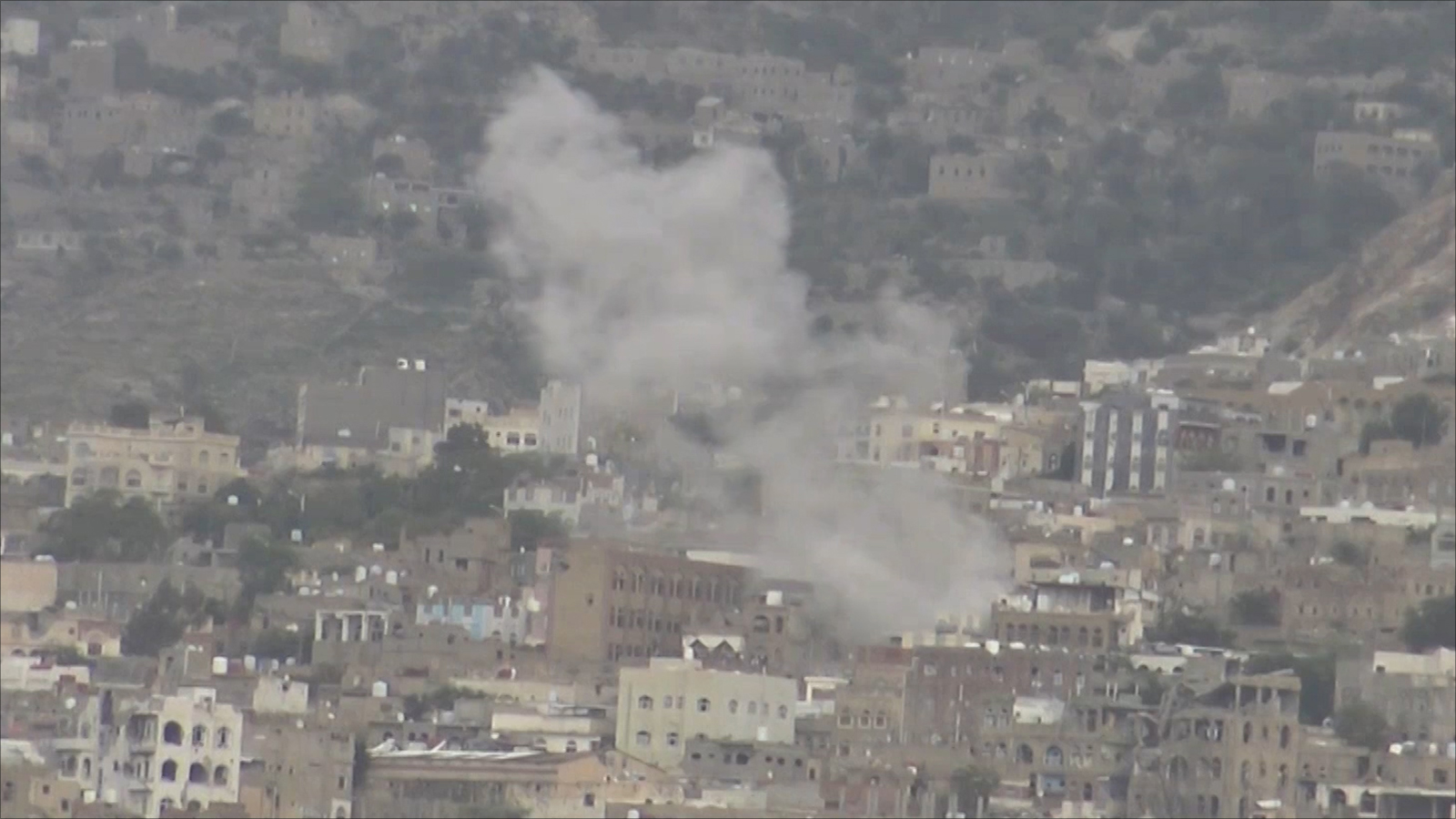 ‪مليشيا الحوثي وصالح خرقت الهدنة بأكثر من أربعين هجوما في مدن يمنية عدة‬ (الجزيرة)