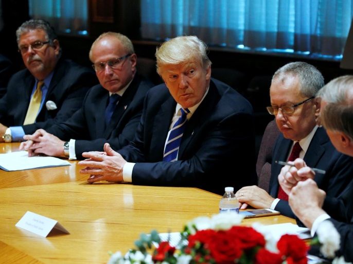 Republican presidential nominee Donald Trump (C) meets with business leaders at the Polish National Alliance in Chicago, U.S. September 28, 2016. REUTERS/Jonathan Ernst