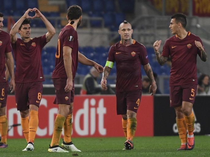 Roma's Diego Perotti (2L) jubilates with his teammates after scoring the goal during the UEFA Europa League group E soccer match AS Roma vs FC Viktoria Plzen at Olimpico stadium in Rome, Italy, 24 November 2016.