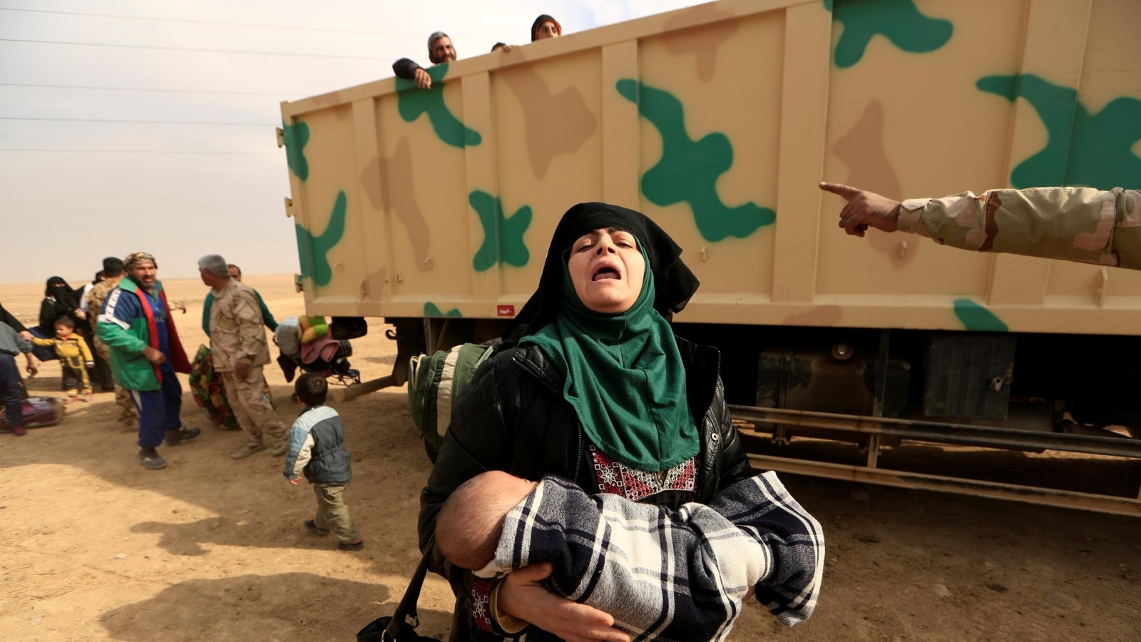 ‪المفوضية الأممية للاجئين تقول إن قرابة 48 ألف شخص هربوا من منازلهم منذ بدأت معركة الموصل‬ (رويترز)