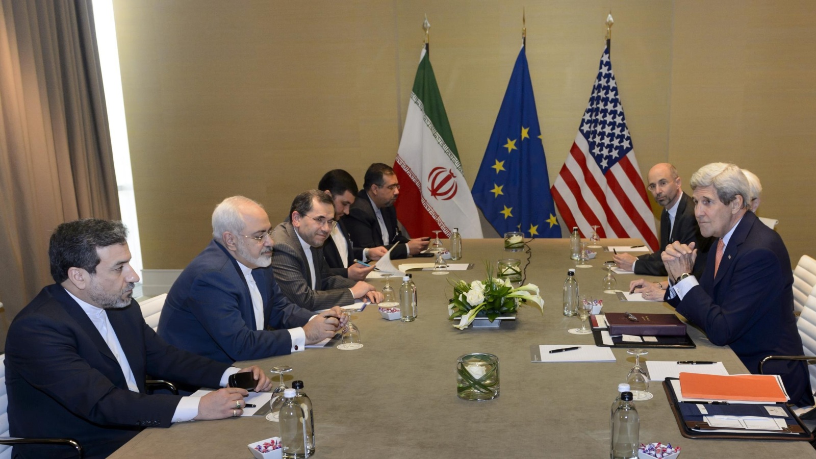 ‪إحدى جلسات المفاوضات بشأن الاتفاق النووي بين الغرب وإيران‬ (أسوشيتد برس)