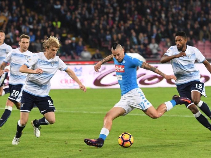 Napoli's Marek Hamsik (C) scores the opening goal during the Italian Serie A soccer match SSC Napoli vs SS Lazio at San Paolo stadium in Naples, Italy, 05 November 2016.