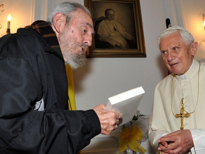 Pope Benedict XVI meets former Cuban leader Fidel Castro in Havana in this March 28, 2012 file photo. REUTERS/Alex Castro-Cubadebate/Handout/File Photo     ATTENTION EDITORS - THIS IMAGE WAS PROVIDED BY A THIRD PARTY. EDITORIAL USE ONLY.
