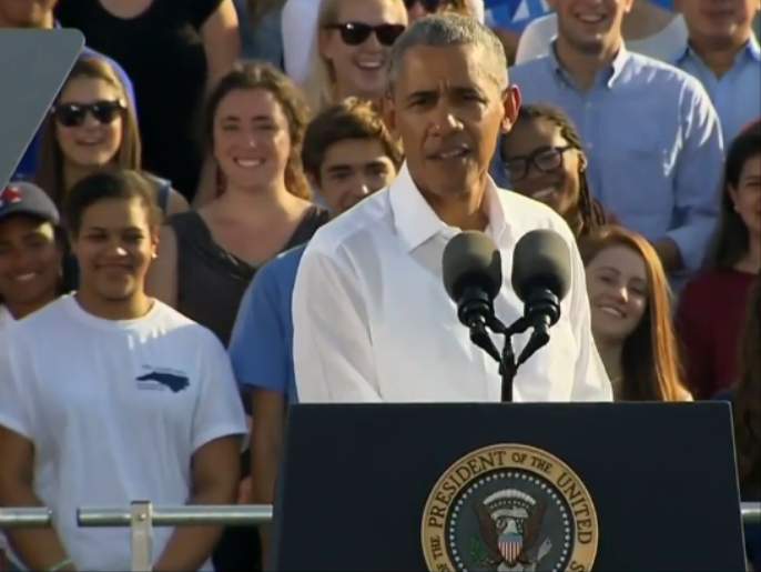 ‪أوباما يدعو الأميركيين إلى لتصويت لكلينتون‬ (الجزيرة)