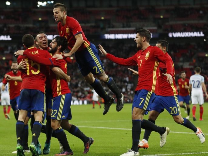 Britain Football Soccer - England v Spain - International Friendly - Wembley Stadium - 15/11/16 Spain's Isco celebrates scoring their second goal with team mates Action Images via Reuters / Carl Recine Livepic EDITORIAL USE ONLY.