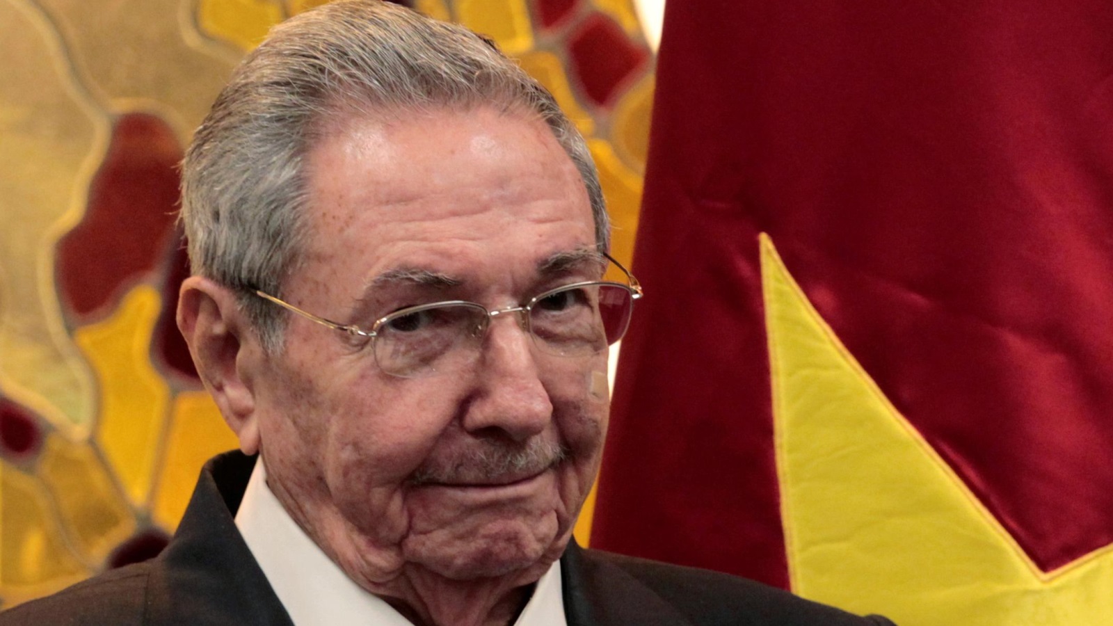 ‪راؤول كاسترو خلف أخاه في السلطة عام 2006 وتولاها رسميا رئيسا لكوبا عام 2008‬ (رويترز-أرشيف)