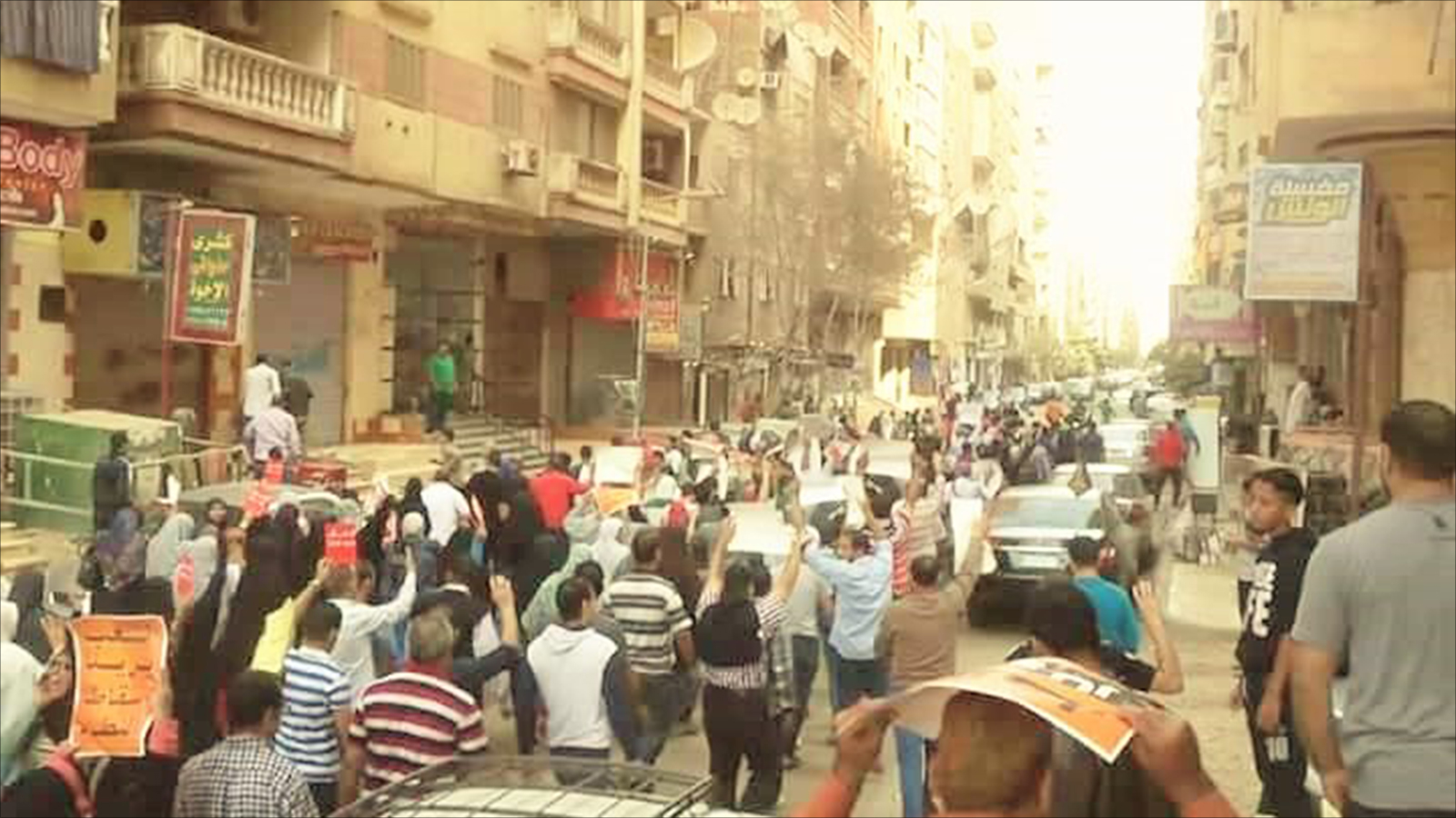 ‪مظاهرات خرجت في مناطق بأطراف القاهرة يوم الجمعة‬ (الجزيرة)