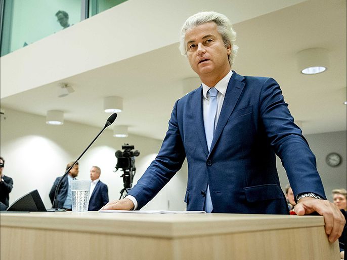 epa05644049 Geert Wilders (R) of the Freedom Party speaks in the court of Schiphol, the Netherlands, 23 November 2016, during the last day of the trial against the right-wing politician. Wilders is standing trial for allegedly inciting hatred against the Dutch Moroccan minority. EPA/ROBIN VAN LONKHUIJSEN