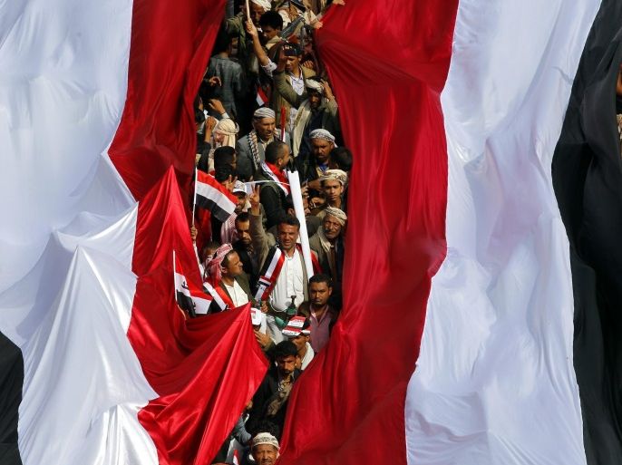 Yemenis hold a huge Yemeni flag during a rally in support of the newly formed supreme political council, Sana'a, Yemen, 20 August 2016. According to reports, the supreme political council, formed by Houthi rebels and ex-president Ali Saleh three weeks ago, called on Saudi Arabia to direct negotiations to put an end to the 17-month conflict in Yemen, in an attempt to bypass stalled UN-sponsored peace talks between the Houthis and Yemen's Saudi-backed government.