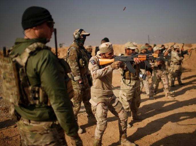 Members of the U.S. Army Special Forces provide training for Iraqi fighters from Hashid Shaabi at Makhmur camp in Iraq December 11, 2016. REUTERS/Mohammed Salem