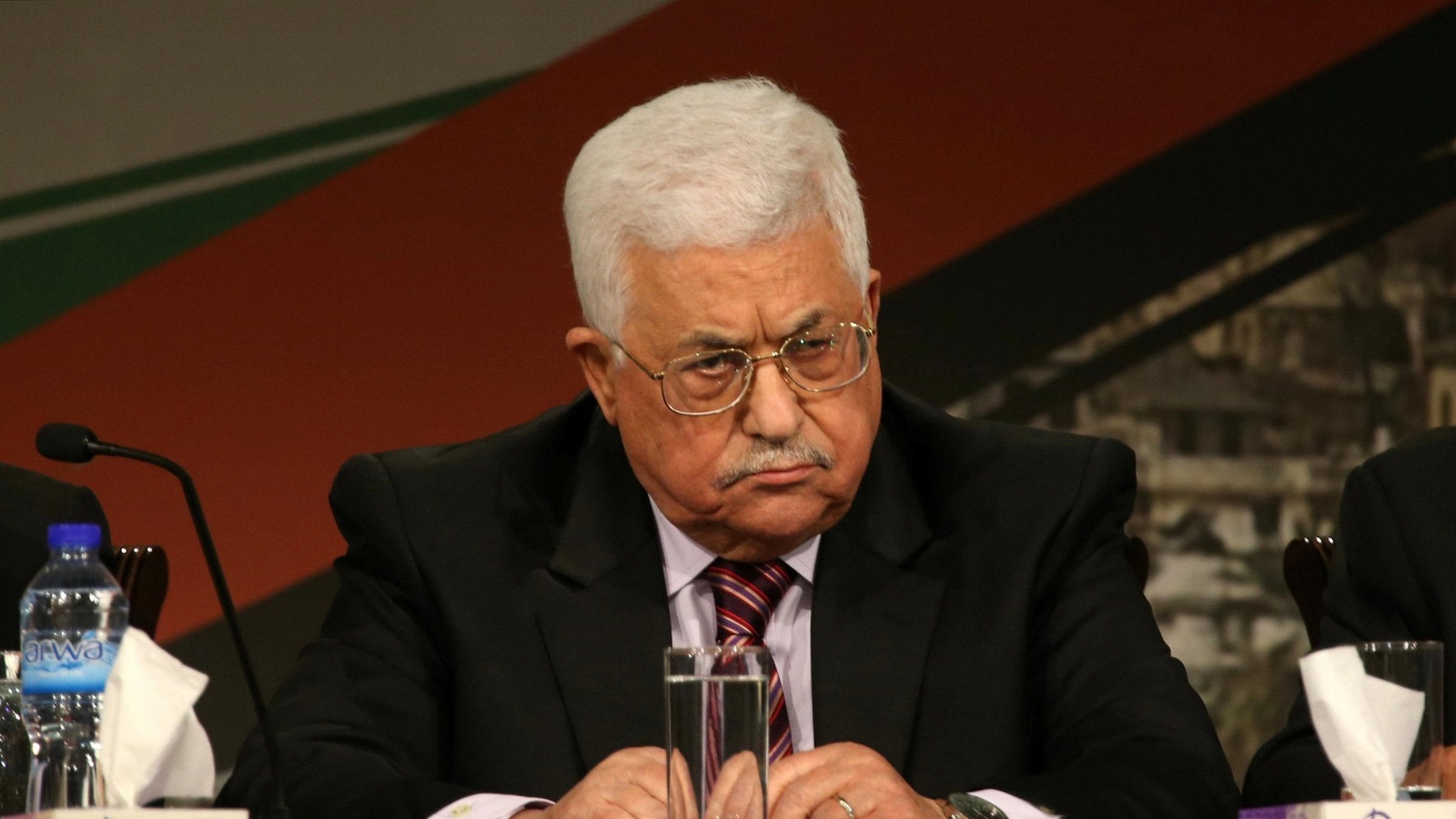 عباس أعلن استعداده للعودة إلى المفاوضات إذا توقف الاستيطان 