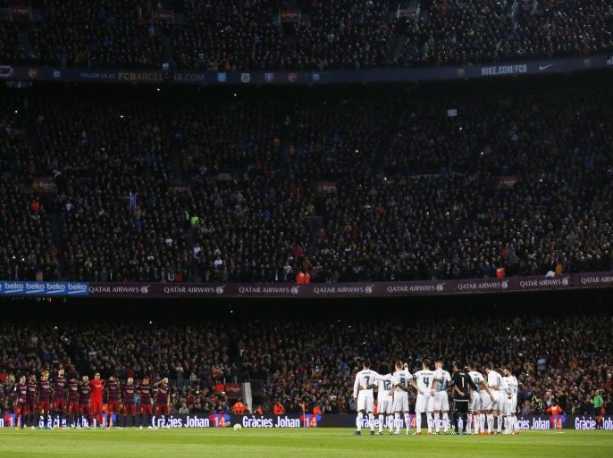 Football Soccer - FC Barcelona v Real Madrid - La Liga - Camp Nou, Barcelona - 2/4/16 General view as the players officials and fans observe a minutes silence in memory of Johan Cruyff before the match Reuters / Juan Medina Livepic EDITORIAL USE ONLY.