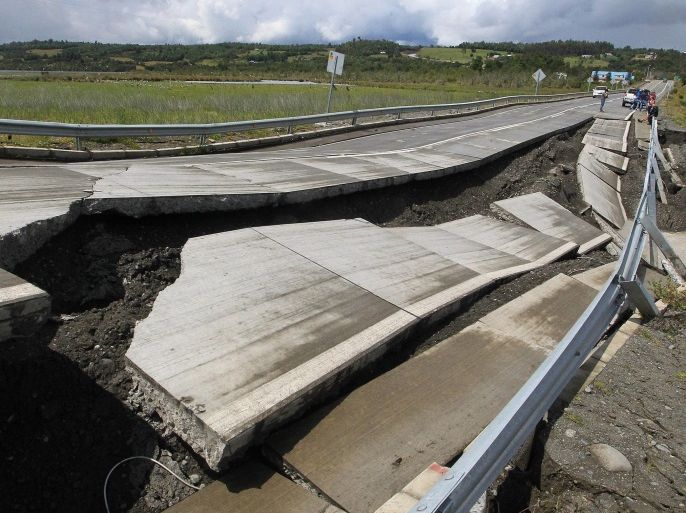 View of a destroyed road in Tarahuin, on the island of Chiloe, a town distant 1,250 km. South of Santiago, Chile, 25 December 2016. The earthquake of magnitude 7.6 registered today in the south of Chile left incommunicated to the great island of the archipelago of Chiloe, where the activities of the ferries in the channel of Chacao, that unites it with the continent, were suspended. Authorities have confirmed that some 20,000 houses are without electric power and that a