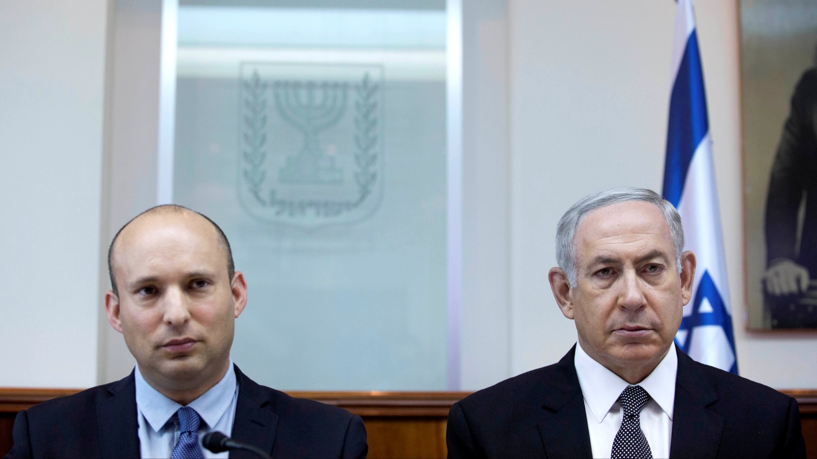 رئيس الوزراء الإسرائيلي بنيامين نتنياهو ووزير التعليم نفتالي بينيت  (رويترز)