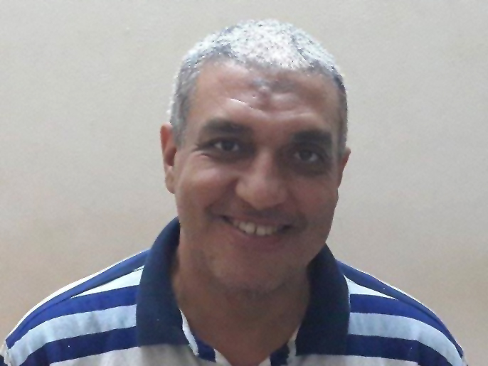 ‪أحمد رامي: المواطن صار يتحمل عبء العلاج بعد خفض إنفاق الدولة عليه‬ (الجزيرة)