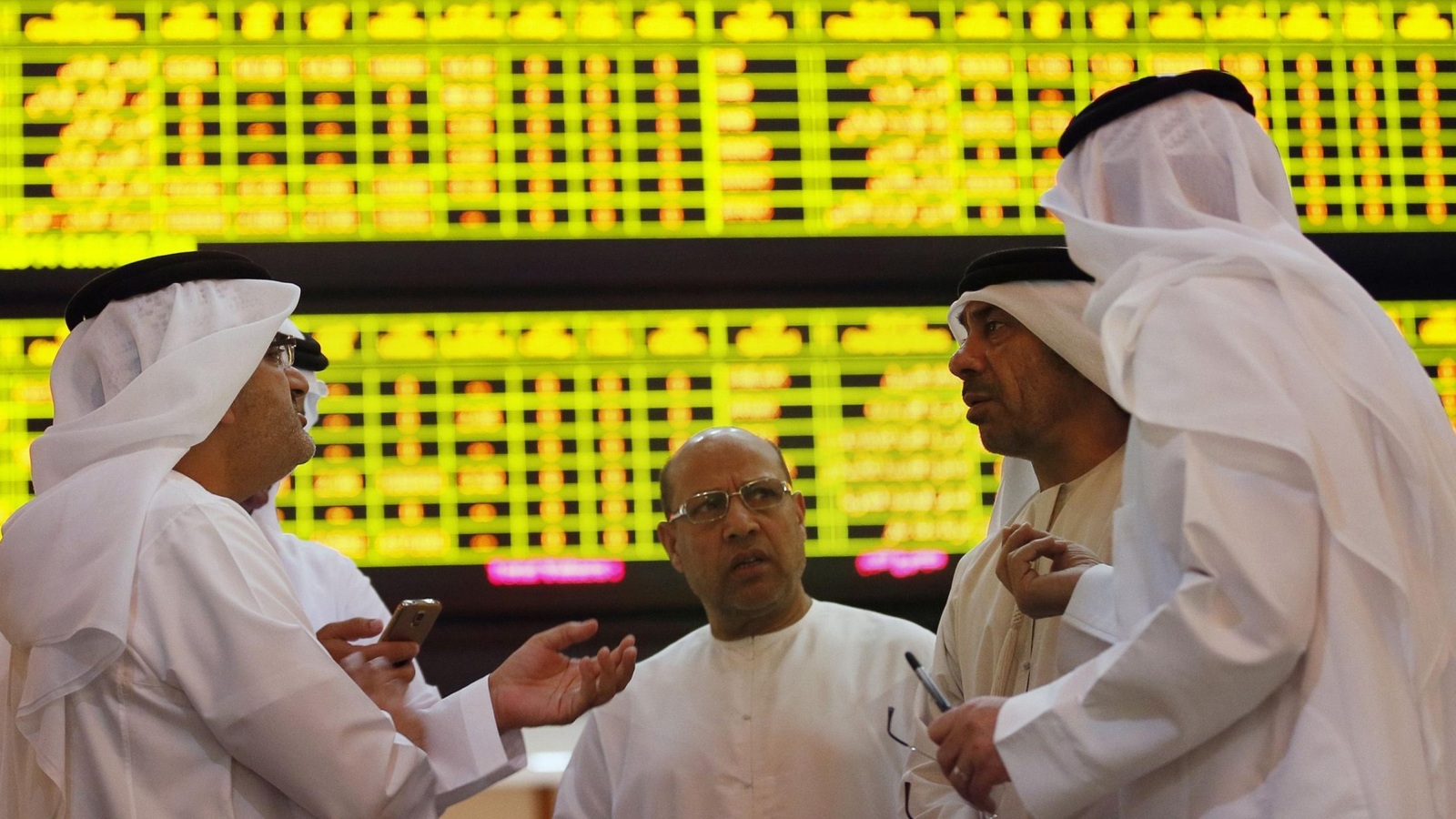 دول الخليج تبحث عن بدائل اقتصادية بعيدا عن النفط (رويترز)