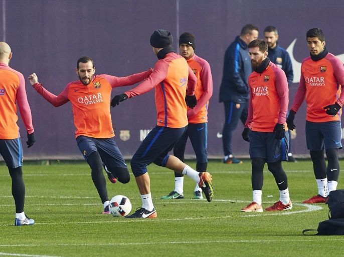 (L-R) FC Barcelona's Javier Mascherano, Paco Alcacer, Gerard Pique, Neymar, Lionel Messi and Luis Suarez take part in a training session held at Joan Gamper sport facilities on the outskirts of Barcelona, northeastern Spain, 04 January 2017. FC Barcelona will face Athletic Bilbao in a Spanish King's Cup Round of 16 first leg match on 05 January 2017.