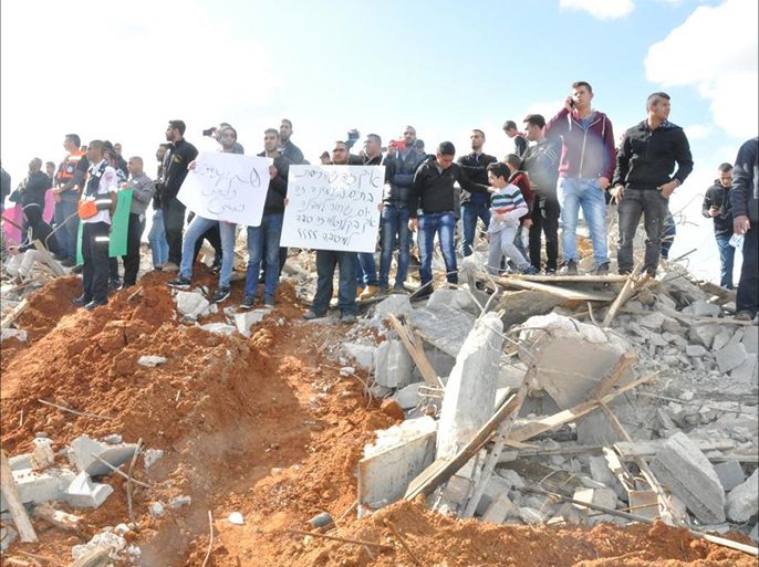 دعوات لإعادة بناء المنازل التي هدمت ببلدة قلنسوة، اعتصام على ركام الهدم وإصرار على البقاء والثبات، كانون الثاني/يناير 2017.